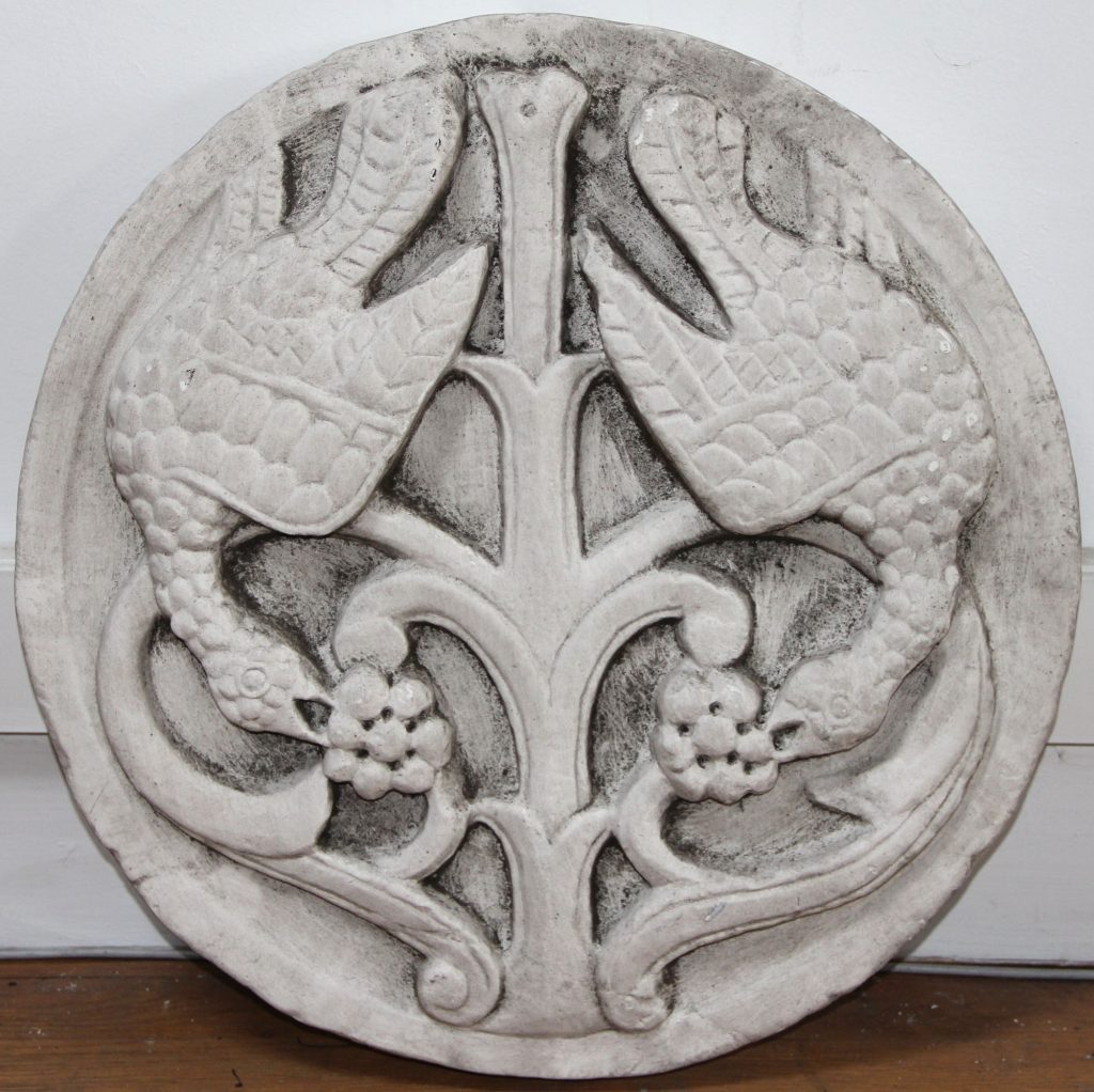 Rond avec oiseaux et fruits