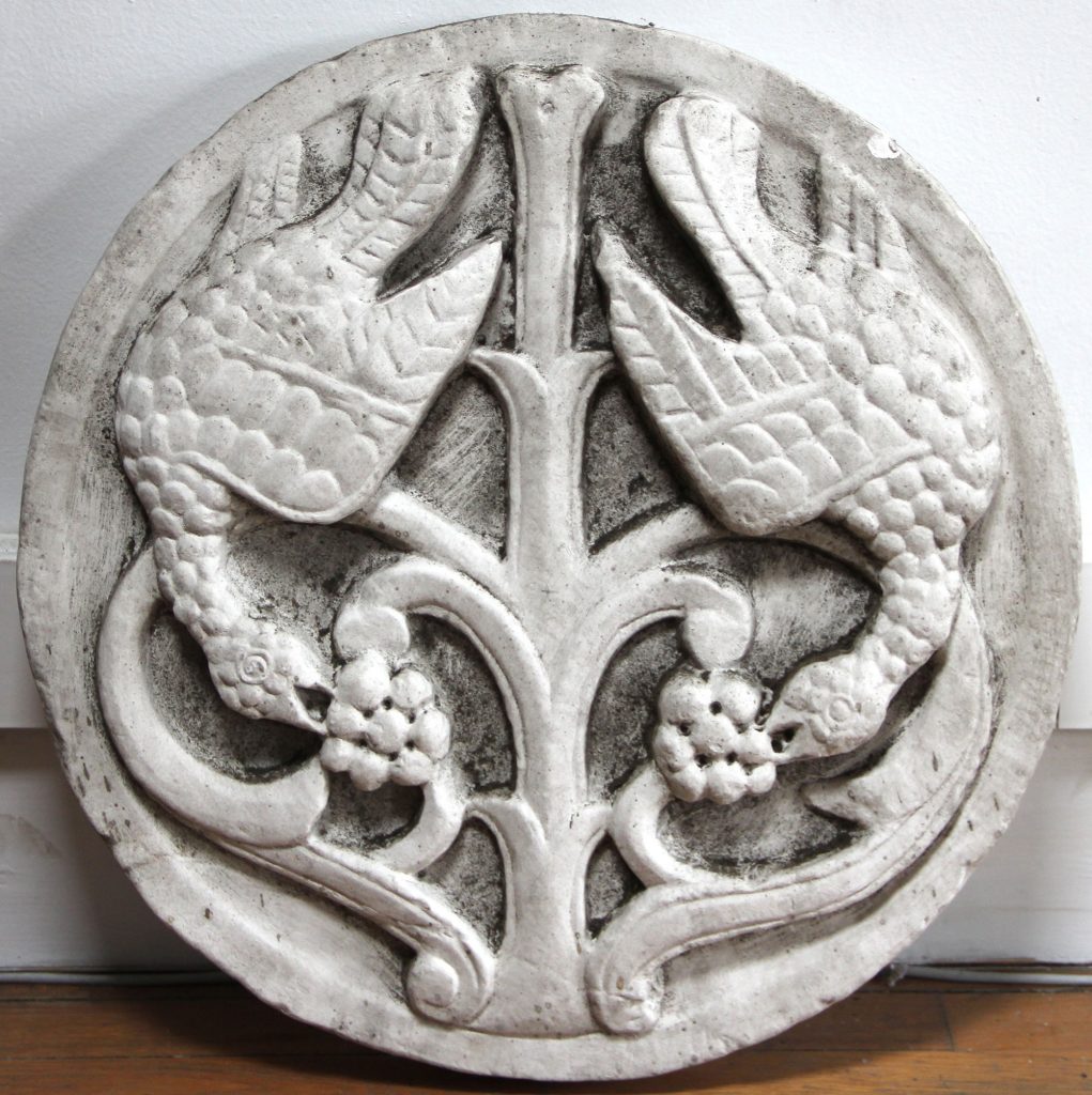 Rond avec oiseaux et fruits