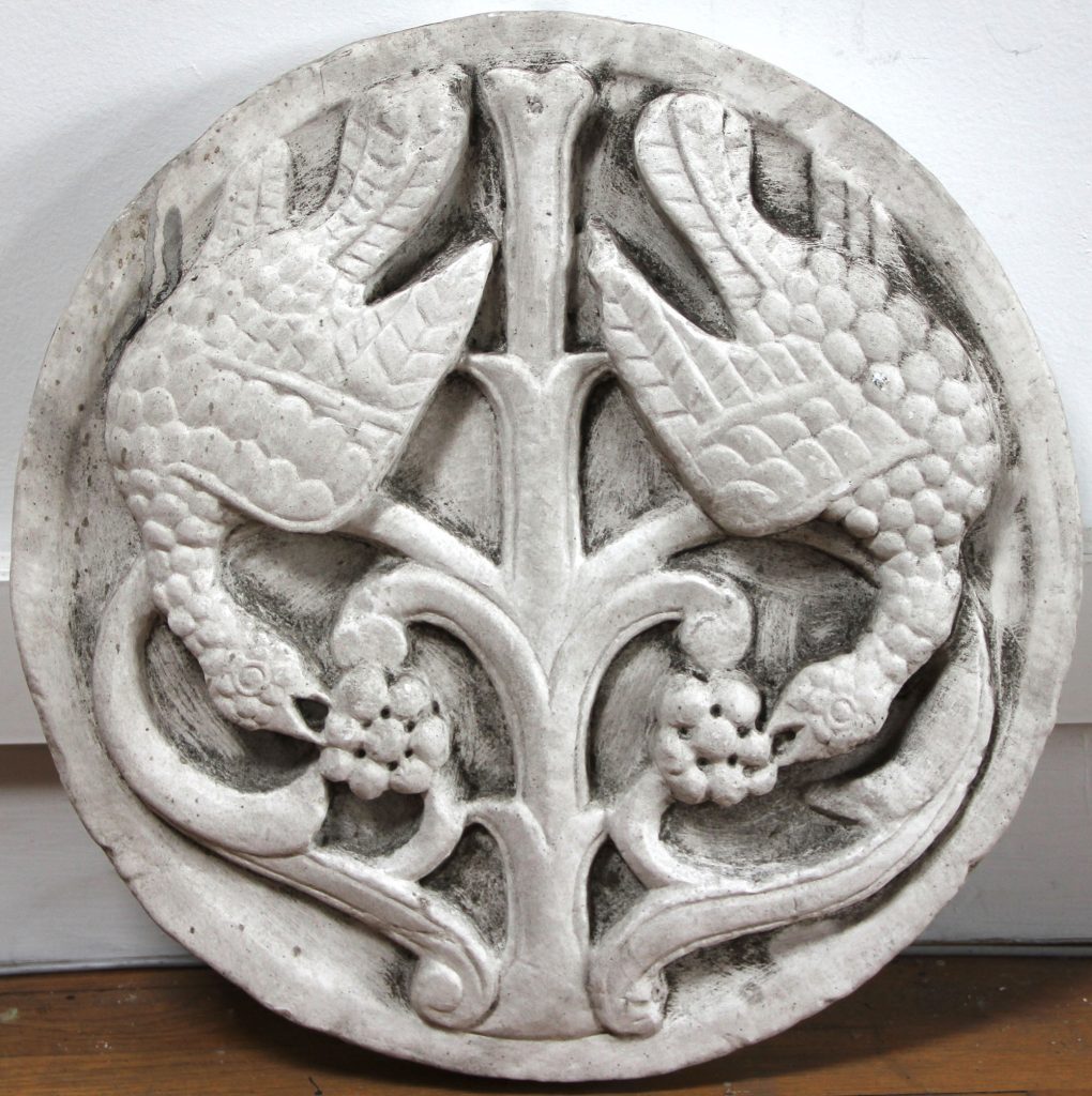Rond avec oiseaux et fruits